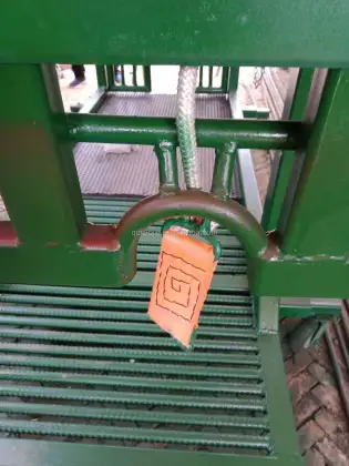 Steel Cattle Hoof Trimming Equipment for Livestock Farms - 800kg Capacity