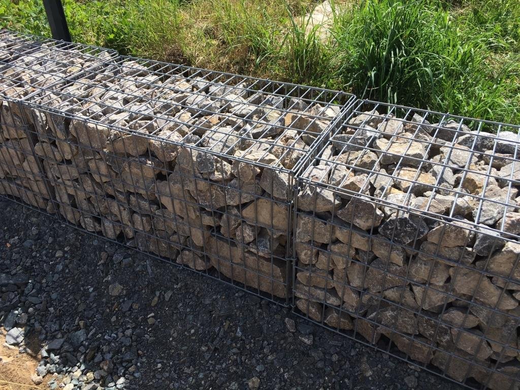 Gabion wall