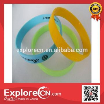 Assorted color logo debosssed buy silicone wristbands wholesale price