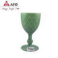 Tasse de verre à vin rétro à couleur verte du vert ato