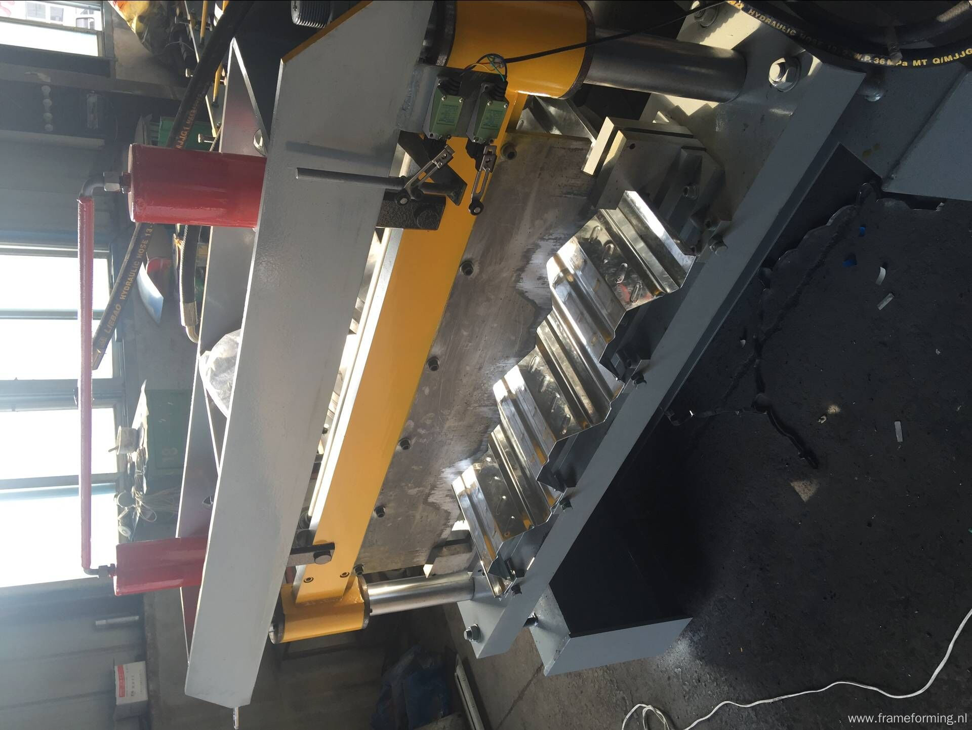 Steel floor deck roll forming machine