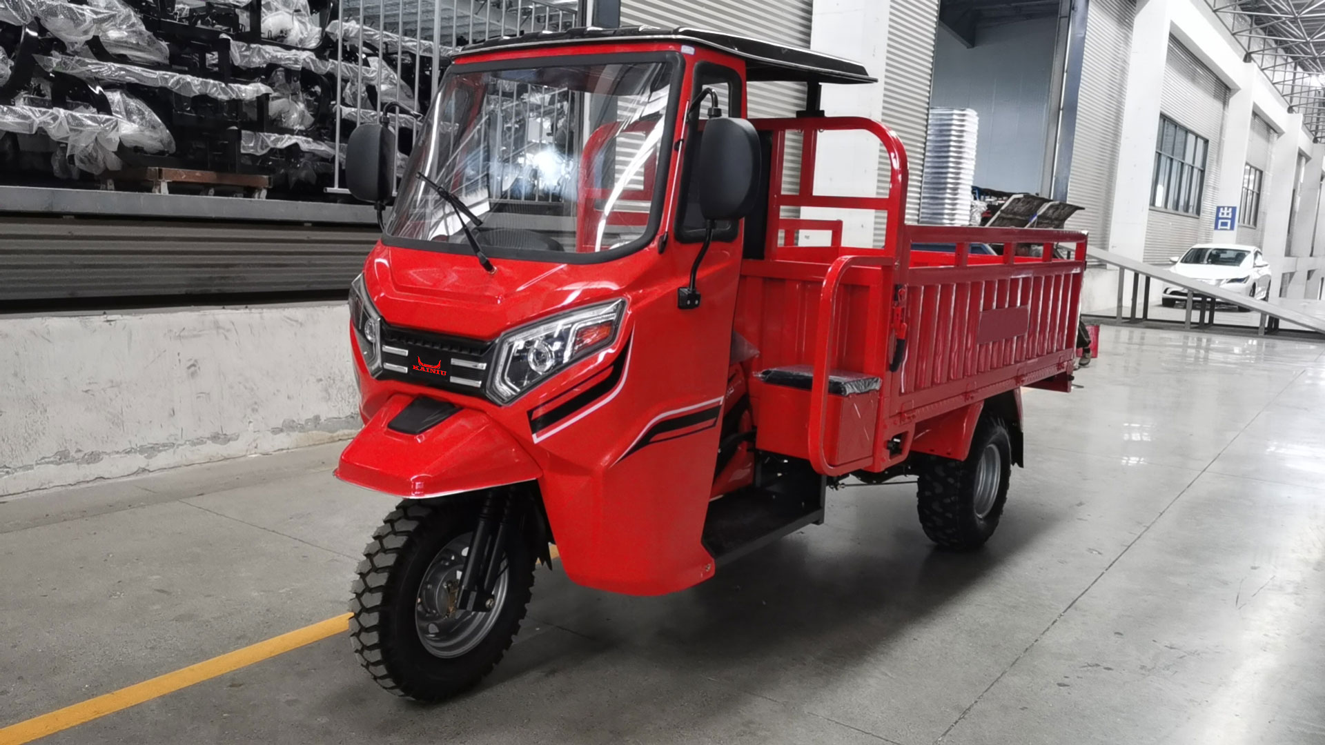 Triciclo semi de cabina para transporte eficiente