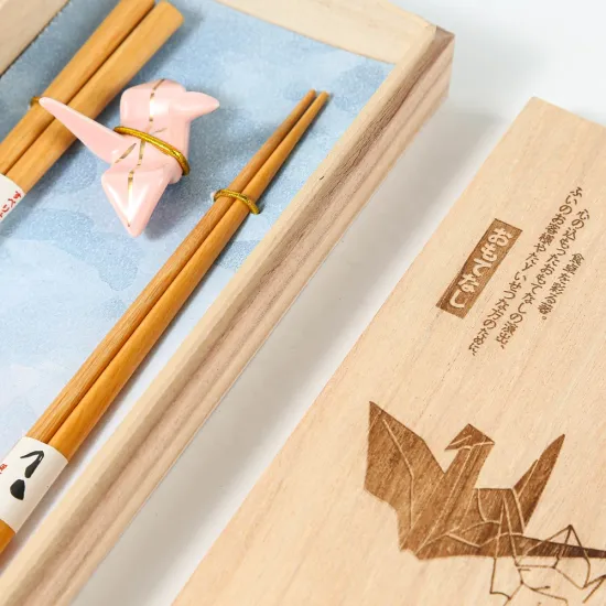 New Chinese Style Heart-Shaped Wooden Chopsticks with Ceramic Golden Wire Paper Crane Holder