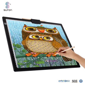 Tatuaggio dell'artista di suron tracing light pad box
