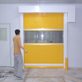 A PVC redőny ajtó tekercselni a műhely raktárát