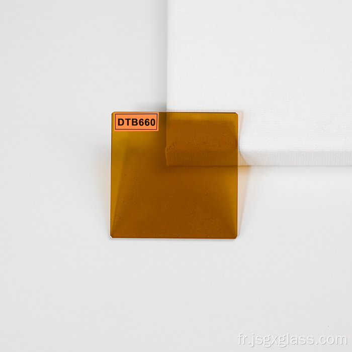 Verre filtre passe-bande DBT660