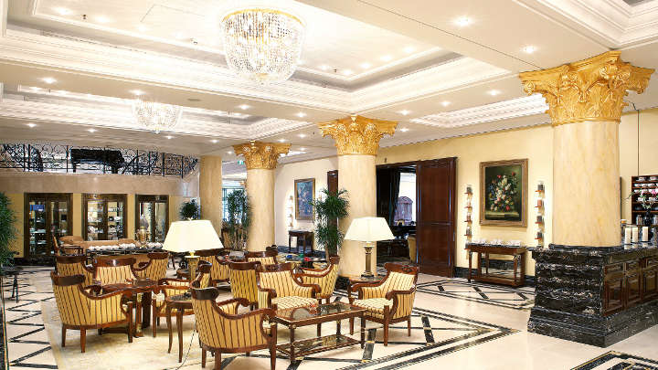 Ritz-carlton-hotel-lobby-lighting