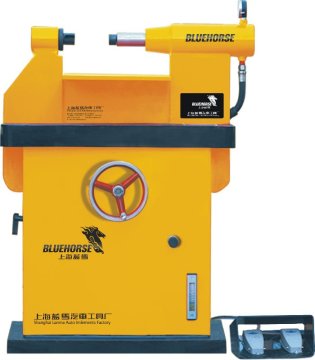 Horizonted hydraulic pressure hoof since riveter