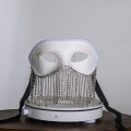 Máscara de máscaras com borla de corrente frisada