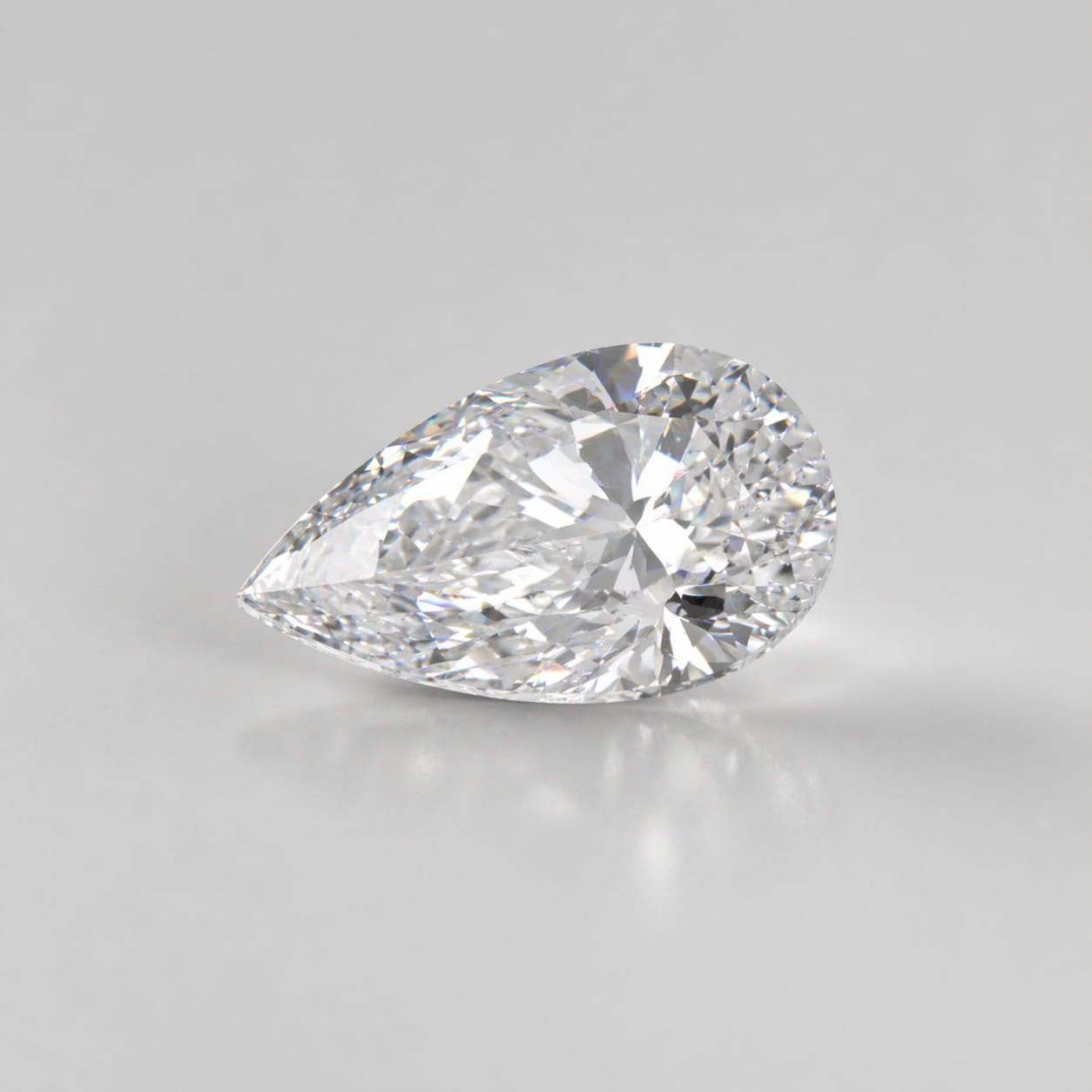 Tampilan samping berlian kremasi buah pir