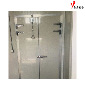 Robuste, rahmenlose Kühlraumtür 7