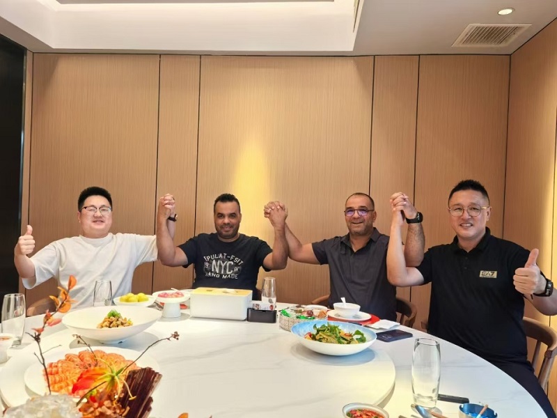Jinyu International Trade welcomed international friends from various countries, establishing annual strategic partnerships and enjoying the beautiful scenery of the mountain city