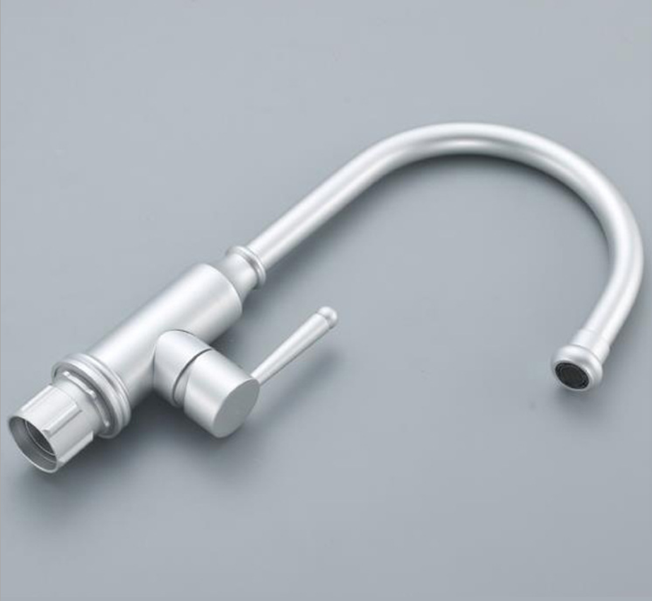 高品質のシングルハンドルスペース酸化アルミニウムシンクデッキマウントキッチン蛇口