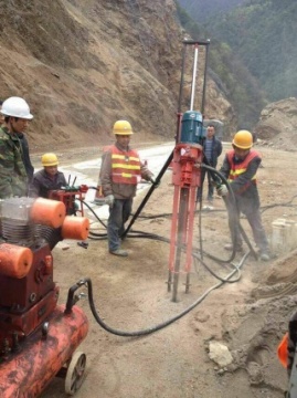 QD-100 Pneumatic DTH Drilling Rig factory price in promotion