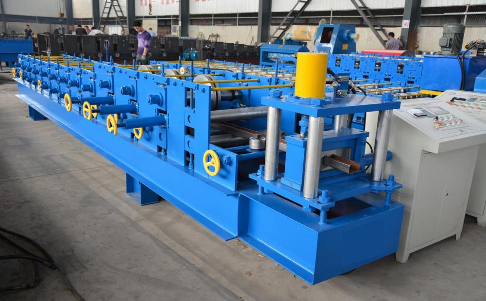 Automatic quick change size c purlin machine