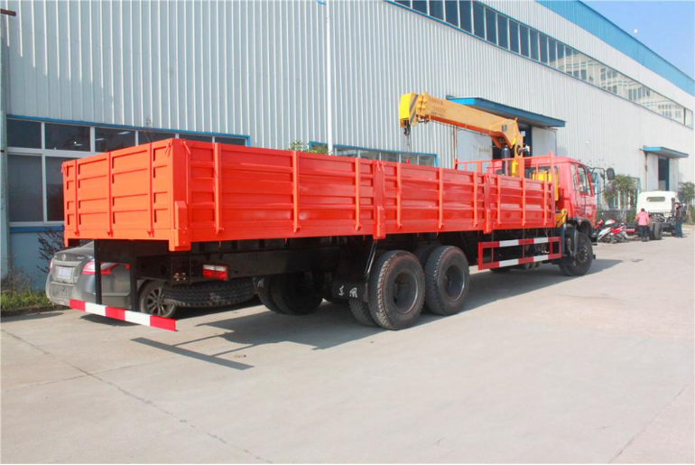 Dongfeng Truck with Crane