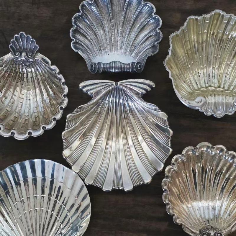 Elegant Shell-Shaped Metal Flatware for Dining