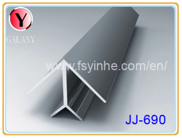 Extruded aluminium corner angle