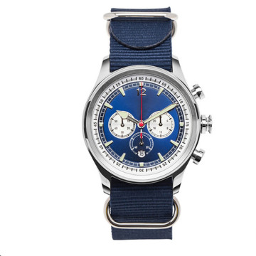 Montre à quartz avec boîtier en acier inoxydable avec bracelet en nylon