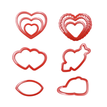 Hot Sell Food Grade Cookie Molds: Plastic Heart Biscuit Cake Mold for Baking and Valentine's Day Promotion