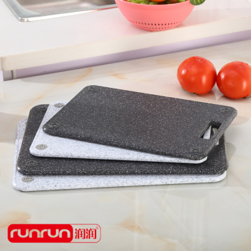 Разделочная доска из белого мрамора в двух вариантах цвета