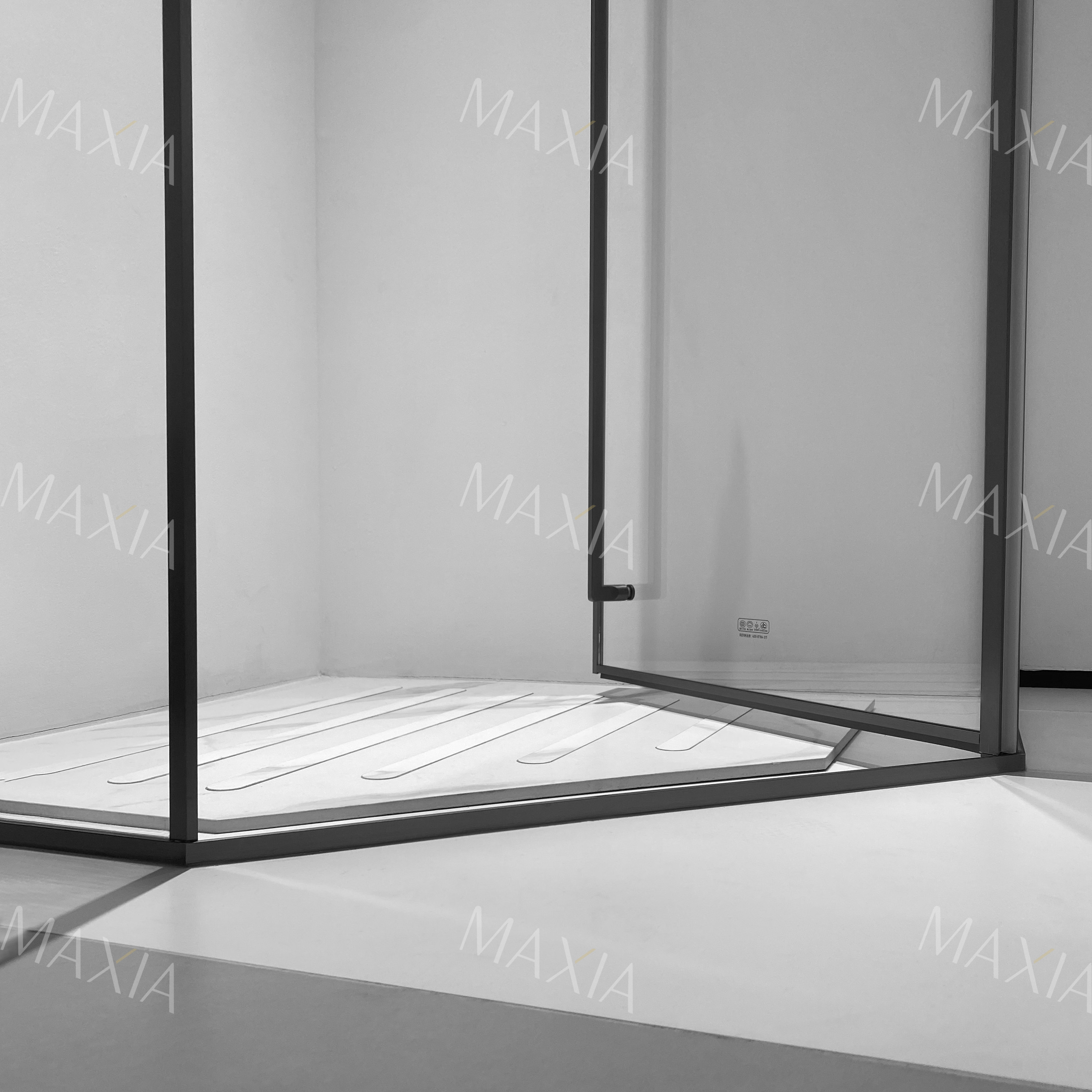 Тонкая граница скрытая душевая комната