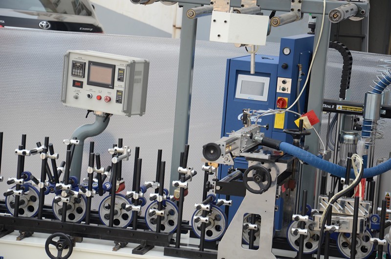 Automatic Hot Melt Adhesive Profile Wrapping Machine with PUR Glue for Wood Frame Making