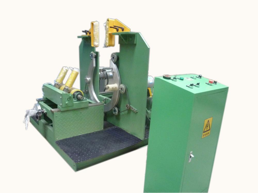 Vertical wrapping machine with turntable