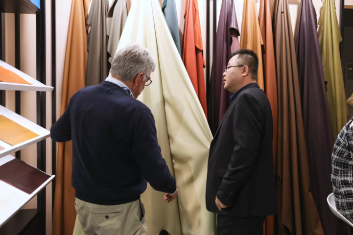 Authoritative US research overturns conventional wisdom: Genuine leather is 6 times more environmentally friendly than synthetic leather.
