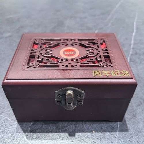 Чысты тытанавы бранзалет з пацеркі