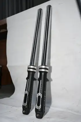 Stable tricycle shock absorber