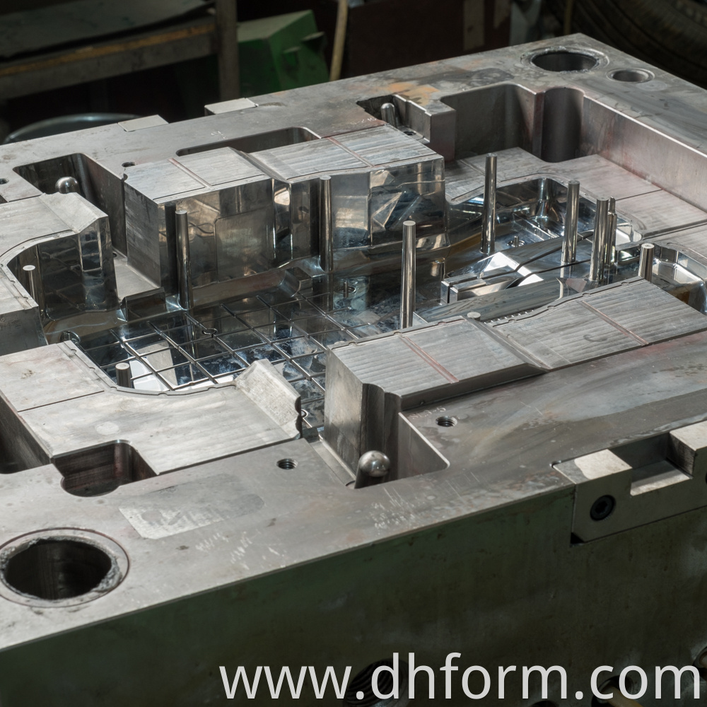 Plastic injection mold