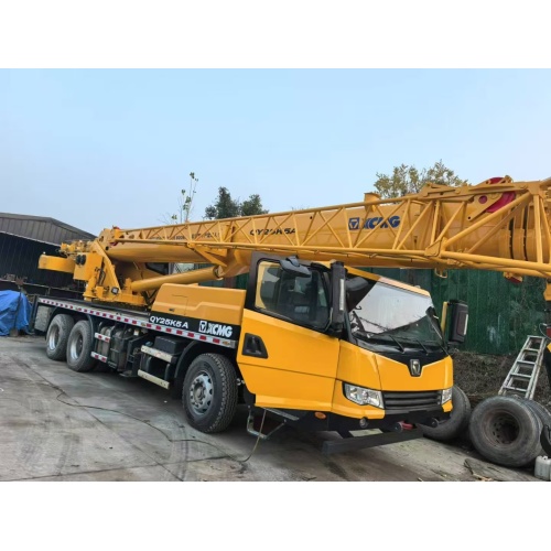 Crane de caminhão usada de 25 toneladas com recursos avançados
