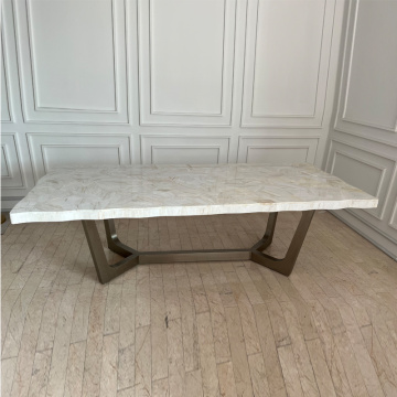 Mesa de mármol cuadrado minimalista con base de acero inoxidable