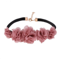 Gargantilla de encaje de flores con joyería del collar de terciopelo negro