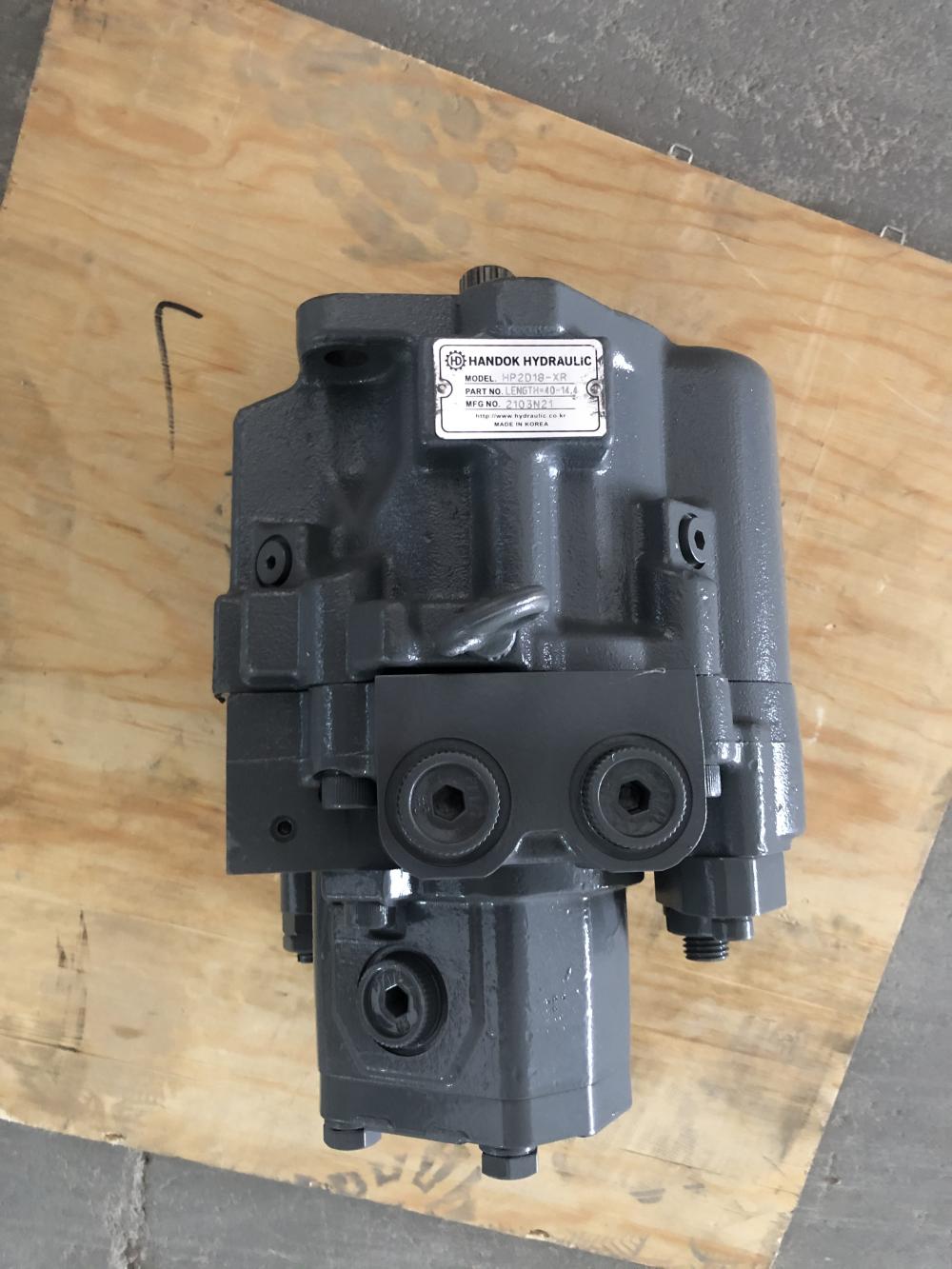 Hyundai AP2D18 Hydraulic pump 31MH10010 R35z-7 Main pump