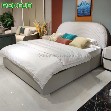Luxe Italiaanse High Back King Size Bed Set met glanzende lak en lederen bekleding