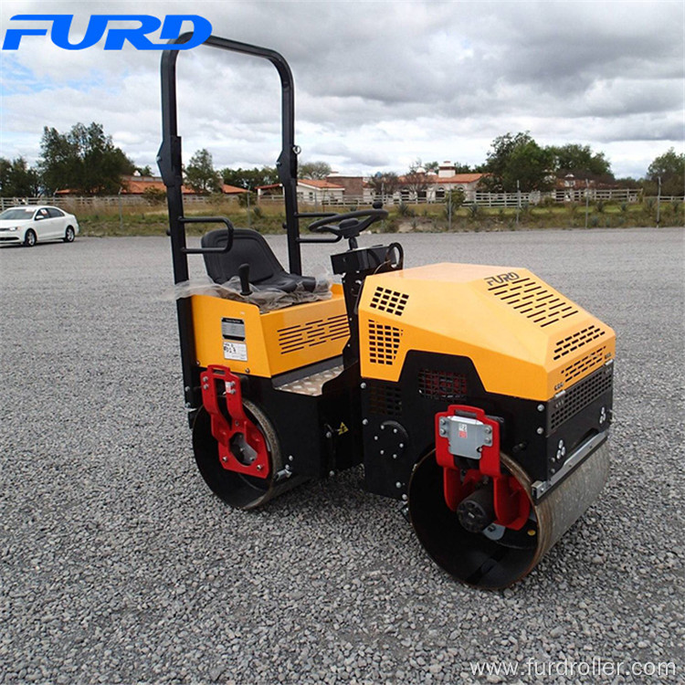 Vietnam Hot Sale 1 ton Roller Diesel Vibratory Roller FYL-880