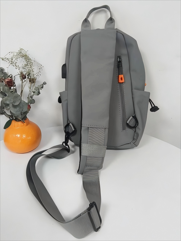Borsa per incroci USB impermeabile per uomini Waterproof USB crossbody bag for men
