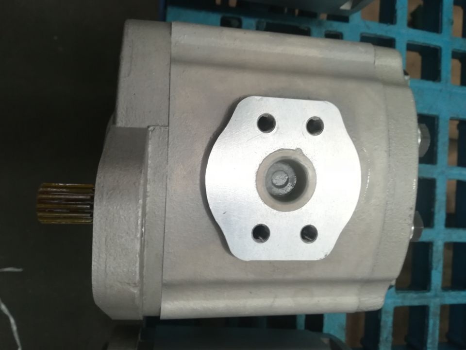 23A-60-11202 Hydraulic gear pump for grader GD611A-1