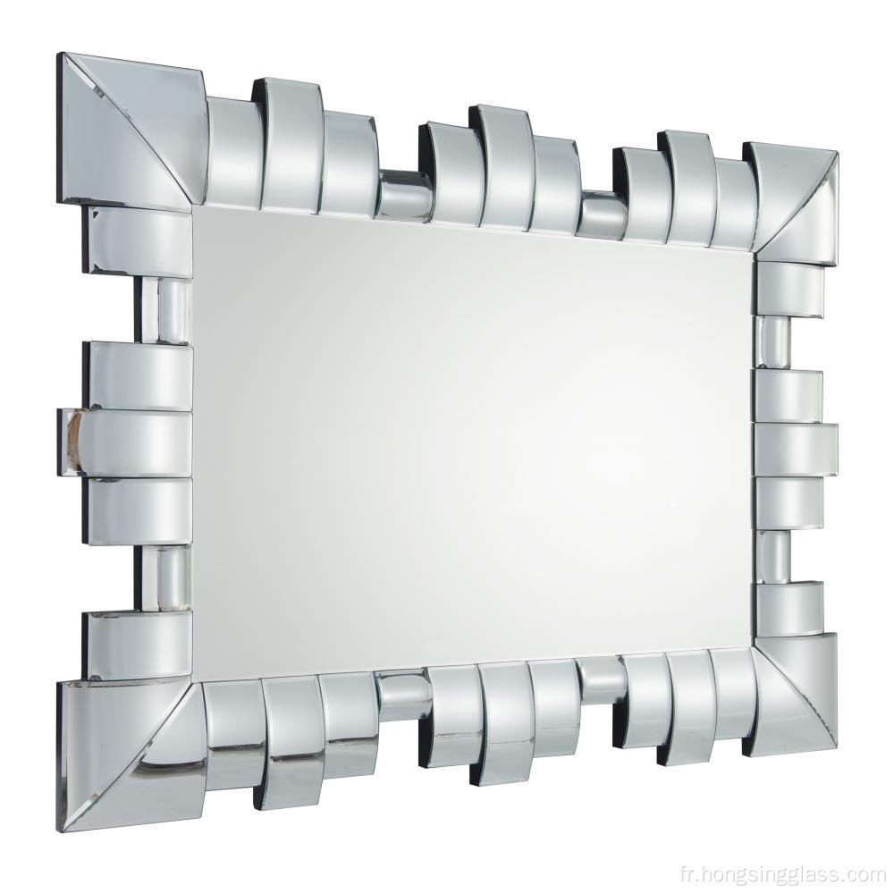 Miroir suspendu de forme rectangulaire