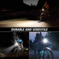 Luz de bicicleta de estrada da noite noturna ao ar livre