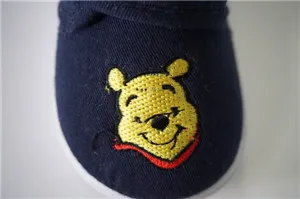 The boy injection warm shoes