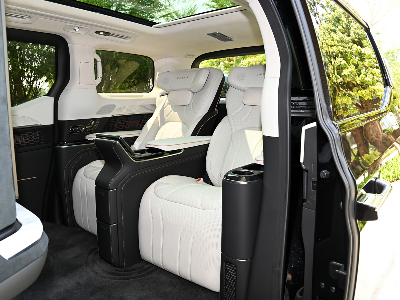 Zeekr 009 Interior