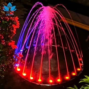 چشمه رقص موزیکال کوچک باغ در فضای باز