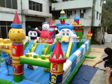 2015 Hot sale outdoor inflatable playground house fun city for adults