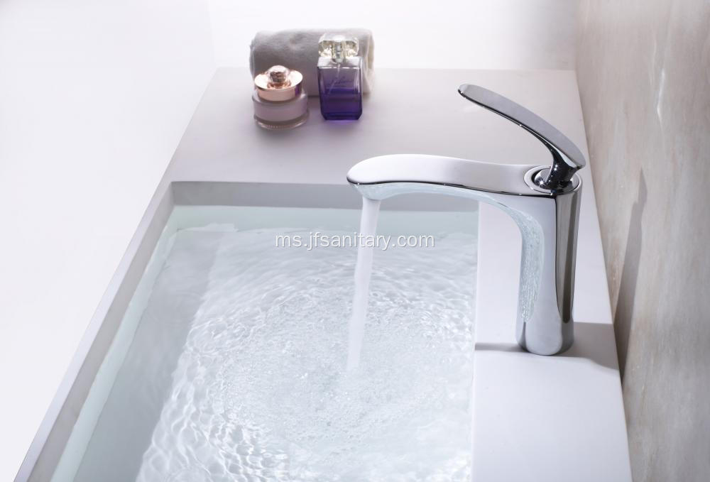 Tahan lama Chrome Single Hole Basin Faucets