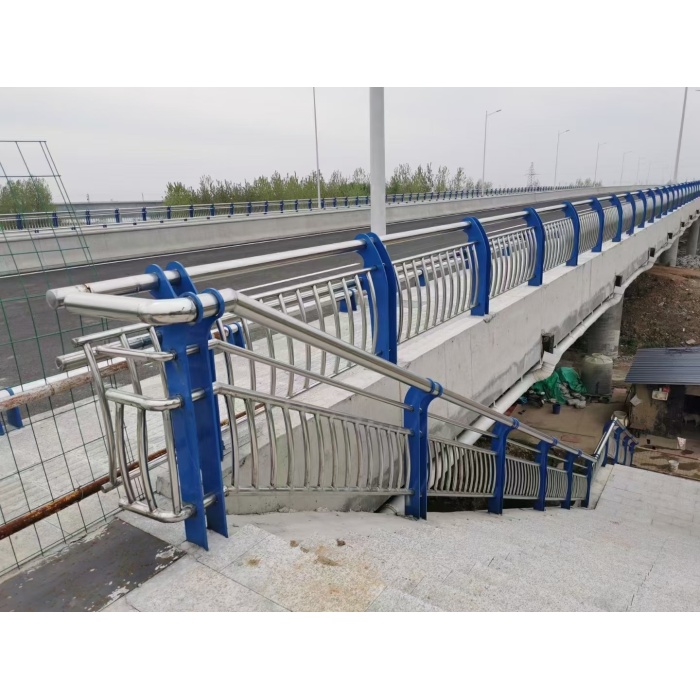 Garde-corps résistant aux intempéries pour la sécurité des ponts routiers