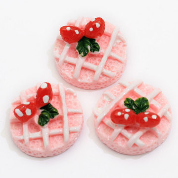 Groothandel 3D Novel Kawaii Mini Pink Cookie Strawberry Waffle Resin Cabochons voor Home Party Decoration