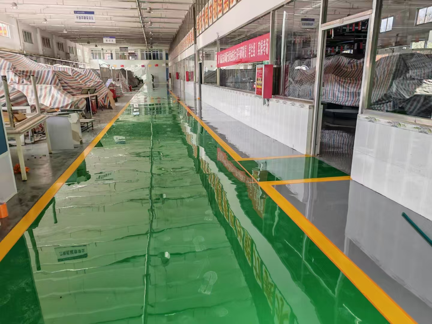 Recubrimiento epoxi sin solventes de alto rendimiento